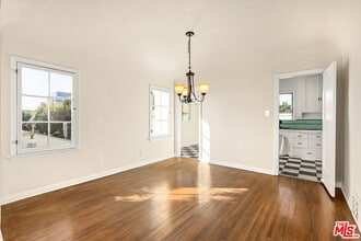 10615 Ayres Ave in Los Angeles, CA - Building Photo - Building Photo