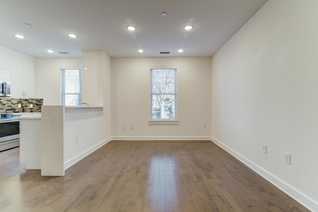 974 Summit Ave in Jersey City, NJ - Building Photo - Building Photo