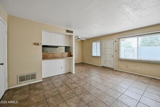 5406 W Sheena Dr in Glendale, AZ - Building Photo - Building Photo