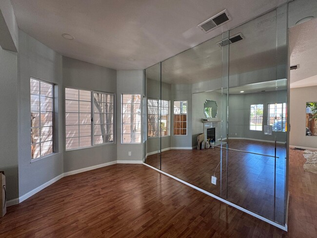 6218 Potrero Dr in Newark, CA - Foto de edificio - Building Photo