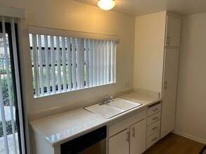 237 Streamwood in Irvine, CA - Building Photo - Building Photo