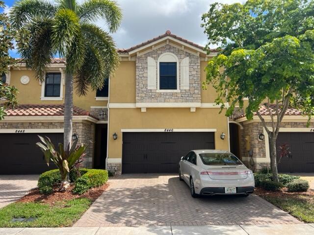 8446 Lakeview Trail in Parkland, FL - Foto de edificio