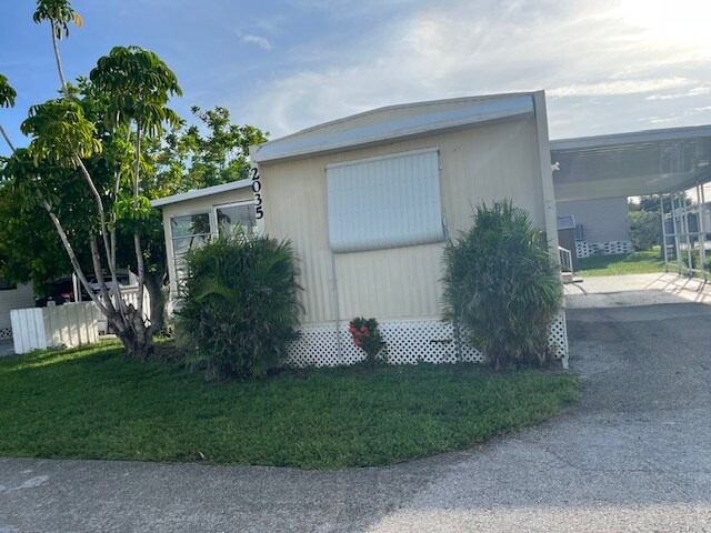 2035 Seagrape Ct, Unit 1 in Naples, FL - Foto de edificio - Building Photo