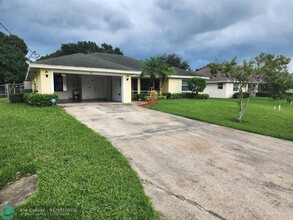 5406 Hickory Dr in Fort Pierce, FL - Building Photo - Building Photo