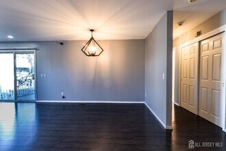 120 Exeter Ct in Piscataway, NJ - Building Photo - Building Photo