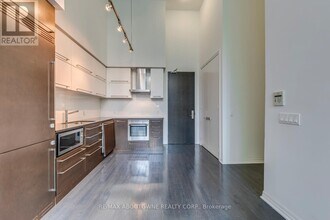 770 Bay St. in Toronto, ON - Building Photo - Building Photo
