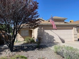 6936 Skylar Dr NE in Rio Rancho, NM - Building Photo
