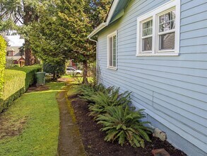 2065 Cottage St SE in Salem, OR - Building Photo - Building Photo