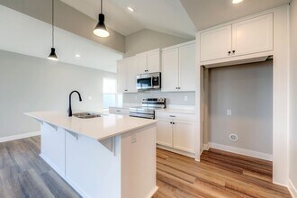 18021 Hauser St in Overland Park, KS - Building Photo - Building Photo