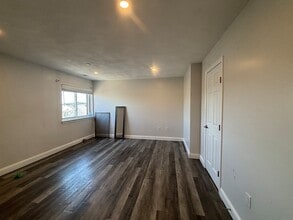 11 Langdon St, Unit 403 in Everett, MA - Building Photo - Building Photo