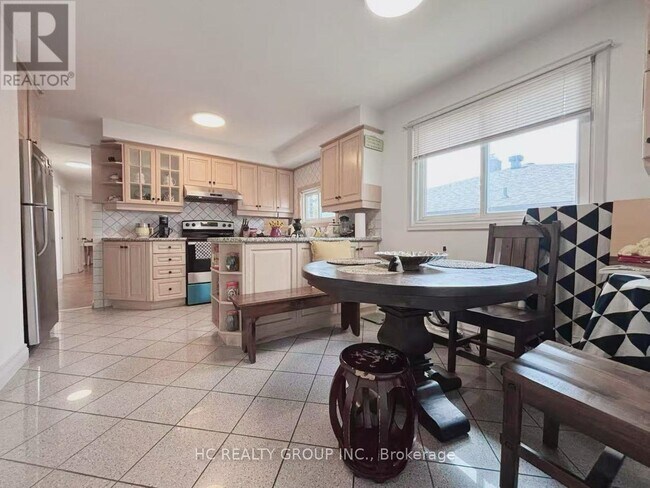 983 Old Cummer Ave in Toronto, ON - Building Photo - Building Photo