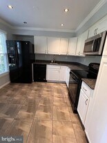 5633 Independence Cir in Alexandria, VA - Building Photo