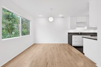 7767 Hollywood Blvd in Los Angeles, CA - Building Photo - Building Photo
