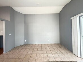 5873 Stoneborough St in Las Vegas, NV - Building Photo - Building Photo