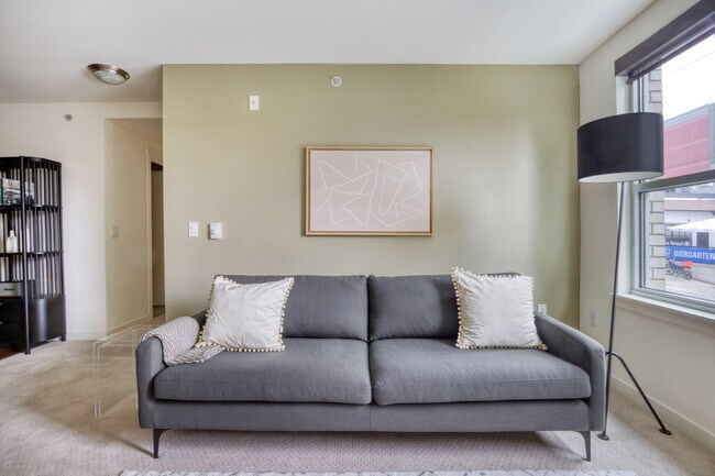 330 3rd Ave W, Unit SI FL5-ID3696A in Seattle, WA - Building Photo - Building Photo