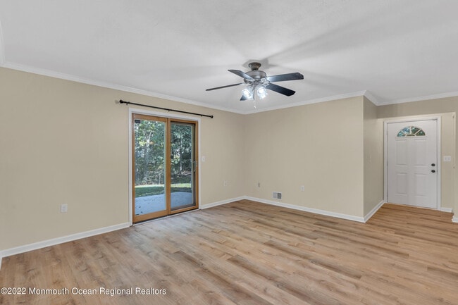 134 Whispering Oaks Way in Jackson Township, NJ - Building Photo - Building Photo