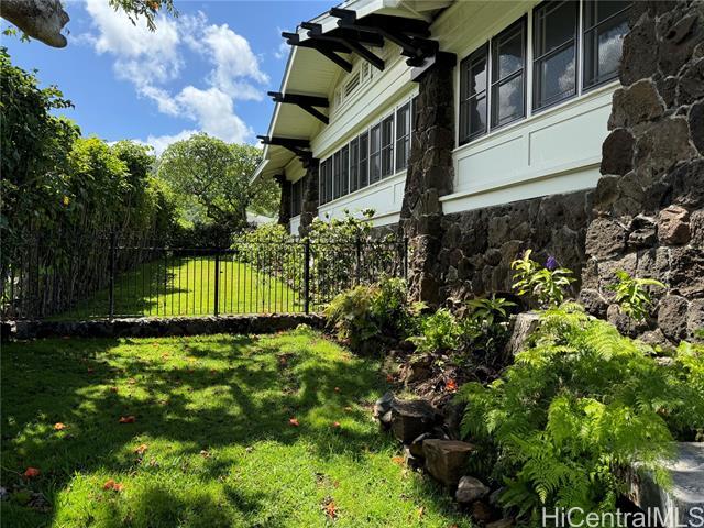 2701 Aolani Pl in Honolulu, HI - Building Photo - Building Photo