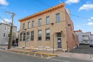 201 19th St in Union City, NJ - Building Photo