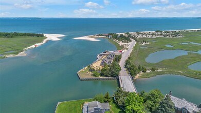 286 Towd Point Rd in Southampton, NY - Building Photo - Building Photo