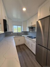 7934 Camino Huerta in San Diego, CA - Foto de edificio - Building Photo