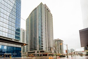 30-PH30 Grand Trunk Crescent in Toronto, ON - Building Photo