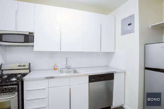 306 E 71st St in New York, NY - Building Photo - Building Photo