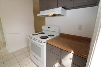 271 NW 41st St in Oakland Park, FL - Building Photo - Building Photo