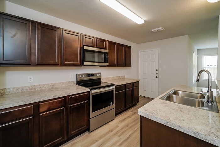 5306 Freshwater Way in San Antonio, TX - Building Photo