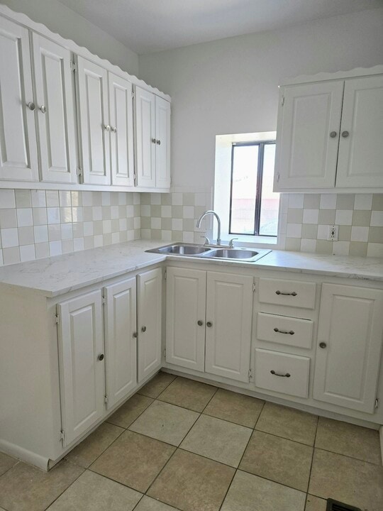 300 S 5th St in Santa Rosa, NM - Building Photo