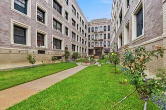 2121 James M Wood Blvd in Los Angeles, CA - Building Photo - Building Photo