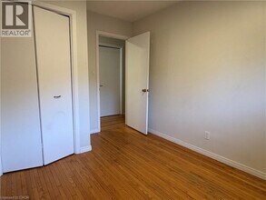 551 Fallingbrook Dr in Waterloo, ON - Building Photo - Building Photo