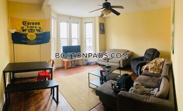 731 Parker St, Unit 1 in Boston, MA - Building Photo - Building Photo
