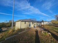 6607 Cernech Rd in Kansas City, KS - Foto de edificio - Building Photo