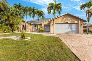 1327 SE 17th St in Cape Coral, FL - Building Photo