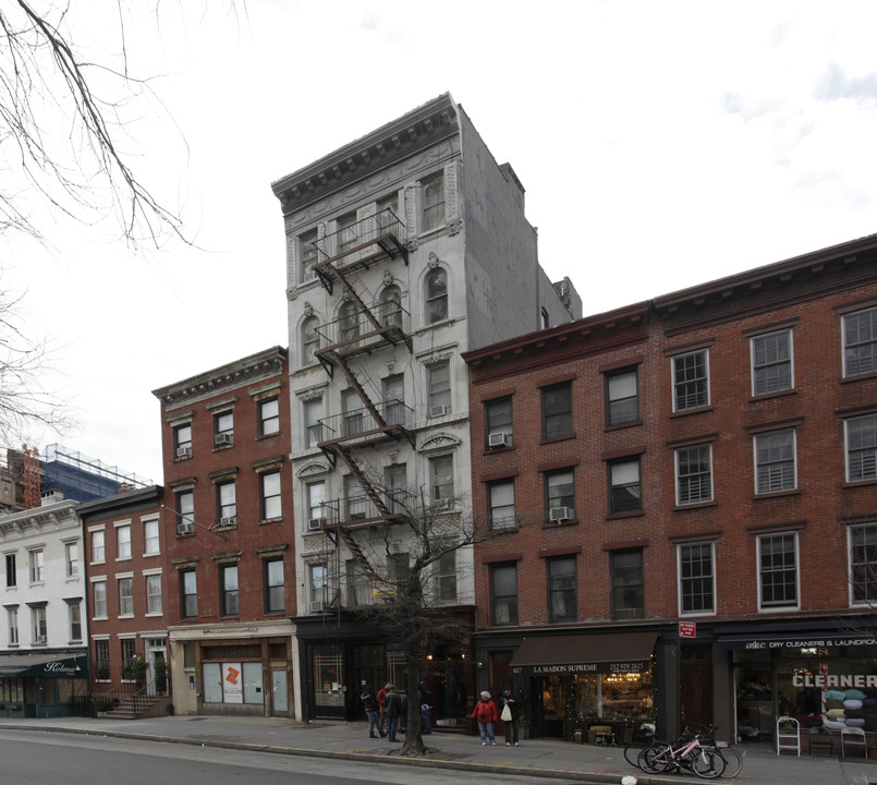 615 1/2 Hudson St in New York, NY - Building Photo