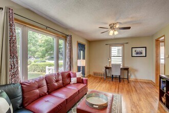 2009 S 56th St in Omaha, NE - Building Photo - Building Photo