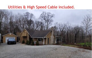 17 Woodland Dr, Unit Upstair Rental in Carmel, IN - Building Photo