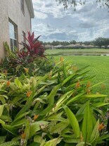 2021 Crestview Way in Naples, FL - Building Photo