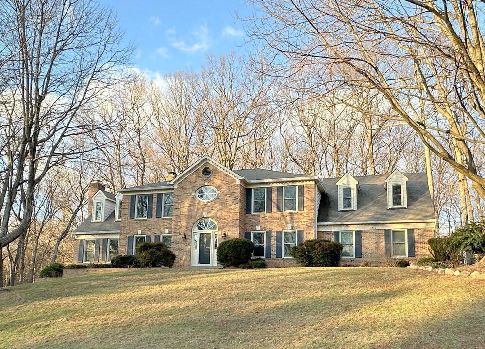 11560 Holly Briar Ln in Great Falls, VA - Foto de edificio