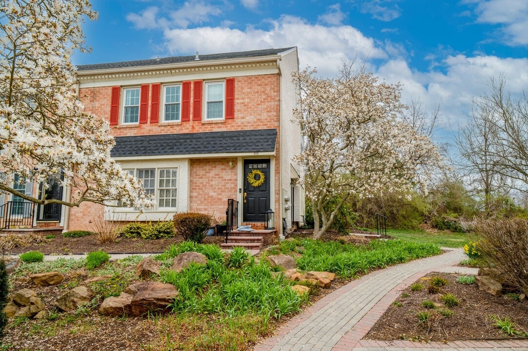 407 Everest Cir in West Chester, PA - Building Photo