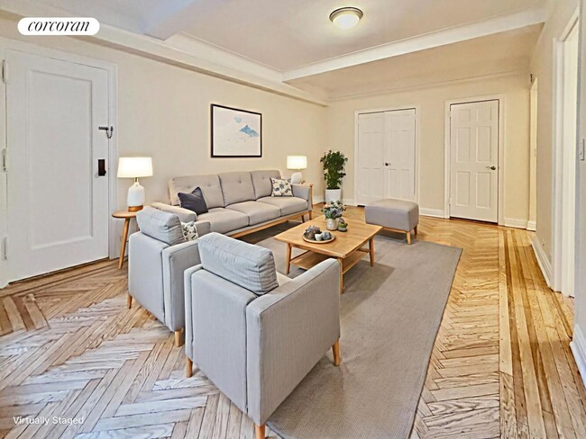 210 E 68th St in New York, NY - Foto de edificio - Building Photo