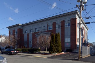 ReNew Taunton on Fifth in Taunton, MA - Foto de edificio - Building Photo
