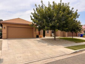 2153 W Clare Ave in Porterville, CA - Building Photo