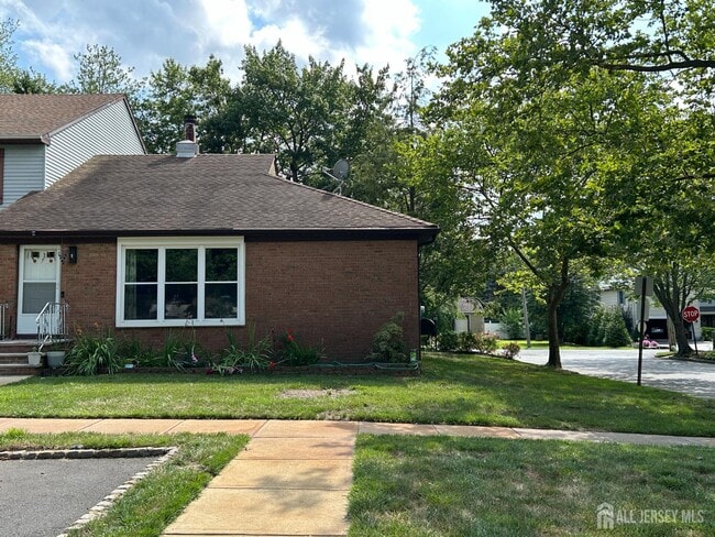 7 Pendleton Pl in Old Bridge, NJ - Building Photo - Building Photo