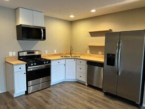 1645 NE Grandview Blvd, Unit A in Keyport, WA - Building Photo - Building Photo