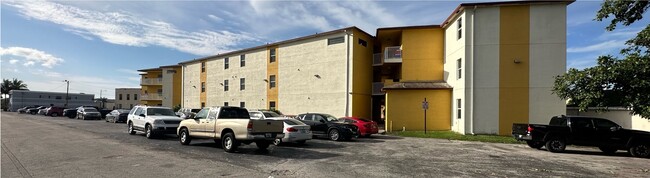 33 W Avenue A in Belle Glade, FL - Building Photo - Building Photo