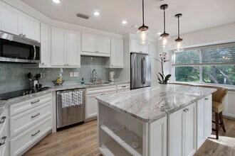 858 Hudson Ave in Sarasota, FL - Building Photo - Building Photo