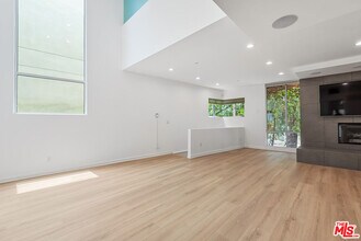 900 N W Knoll Dr in West Hollywood, CA - Building Photo - Building Photo