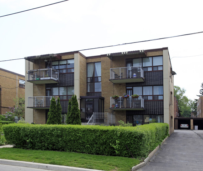 15 Meadowbrook Rd in Toronto, ON - Building Photo - Primary Photo