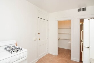 2520 N Kedzie Blvd, Unit 6H in Chicago, IL - Building Photo - Building Photo